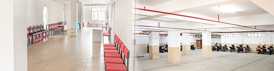 Hành lang rộng, bãi xe rộng, có chỗ đậu ô tô